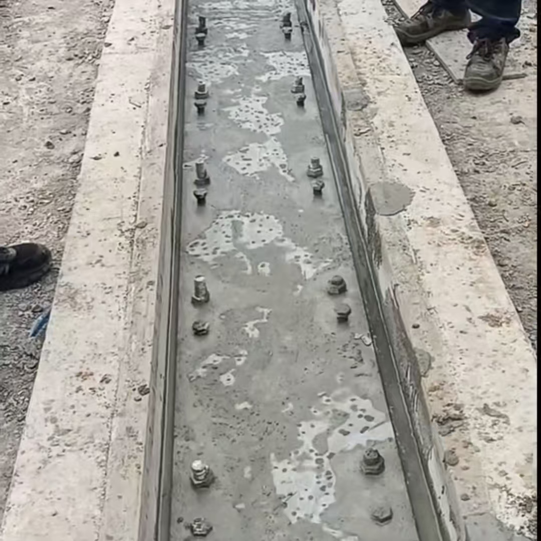 呼玛港口码头起重机龙门吊重型机械设备稳固用早强快凝轨道胶泥